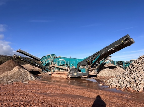 2023 Powerscreen Warrior 2400